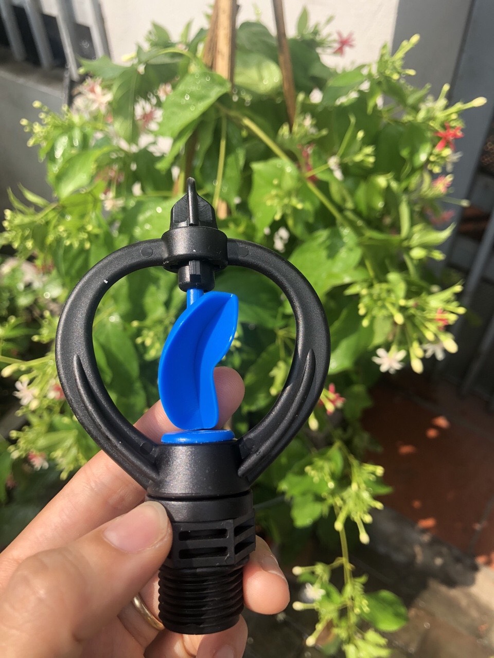 Béc Tưới Cây Phun Mưa Trục Xoay 360