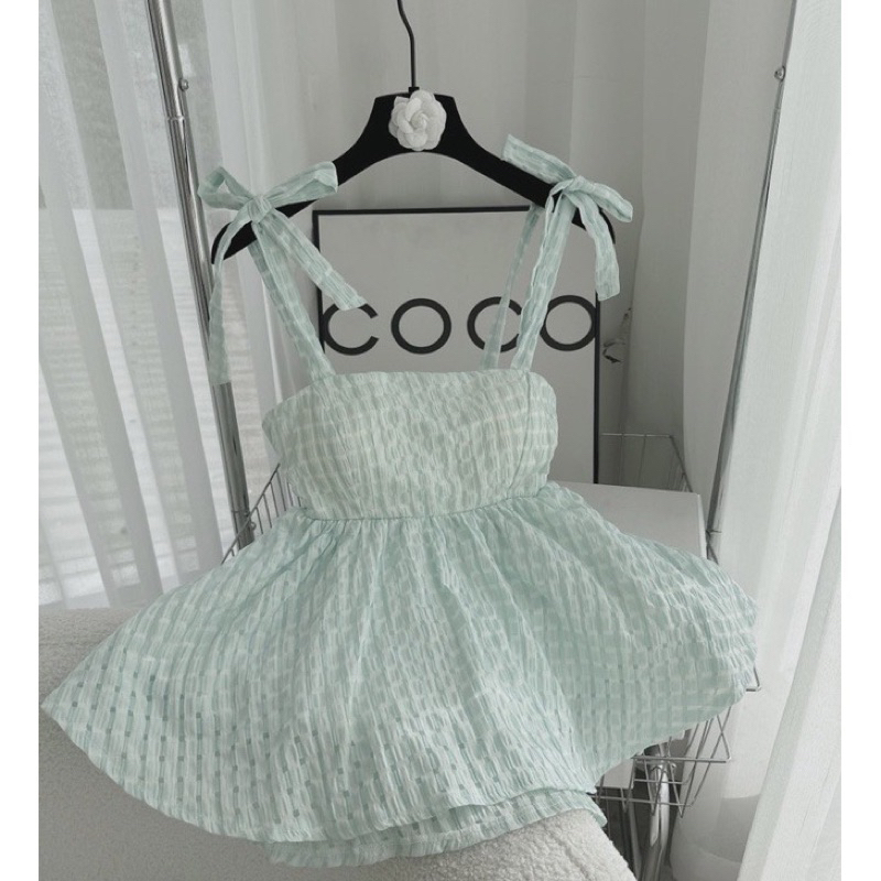 Áo baby doll phối dây nơ.