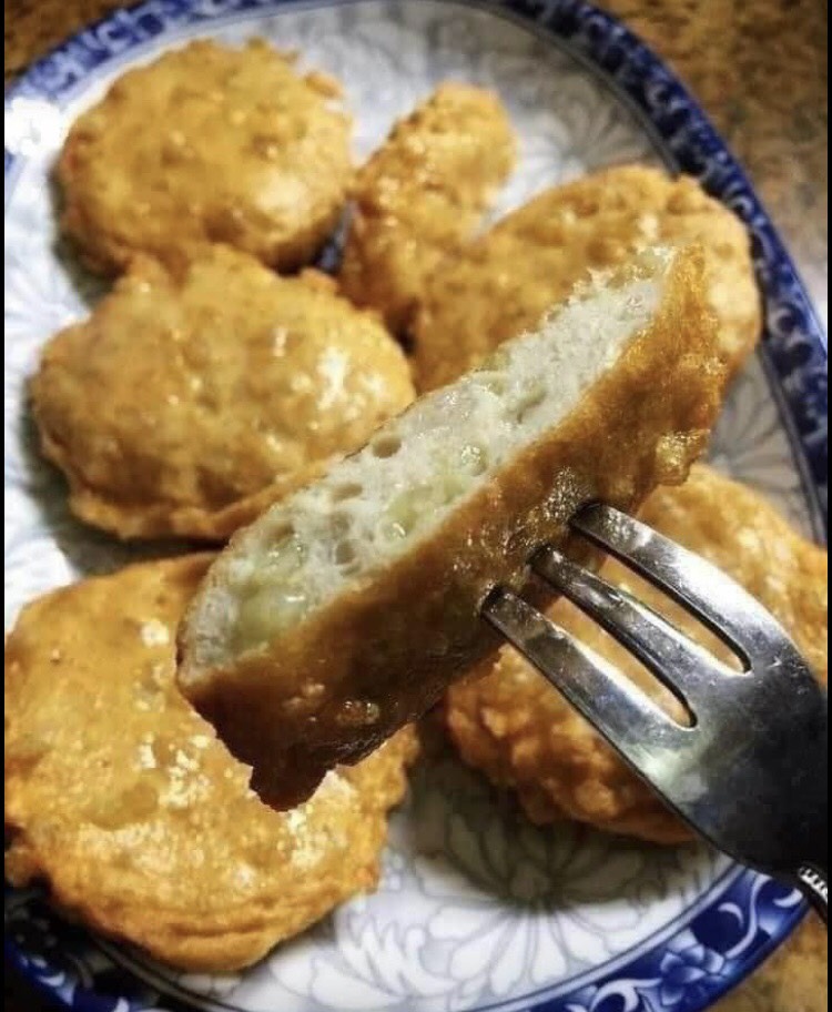 Đặc Sản Chả Cốm Chiên Làng Vòng Hà Nội. Thơm - Ngon đem lại một hương vị đặc trưng  của mùa thu Hà Nội.