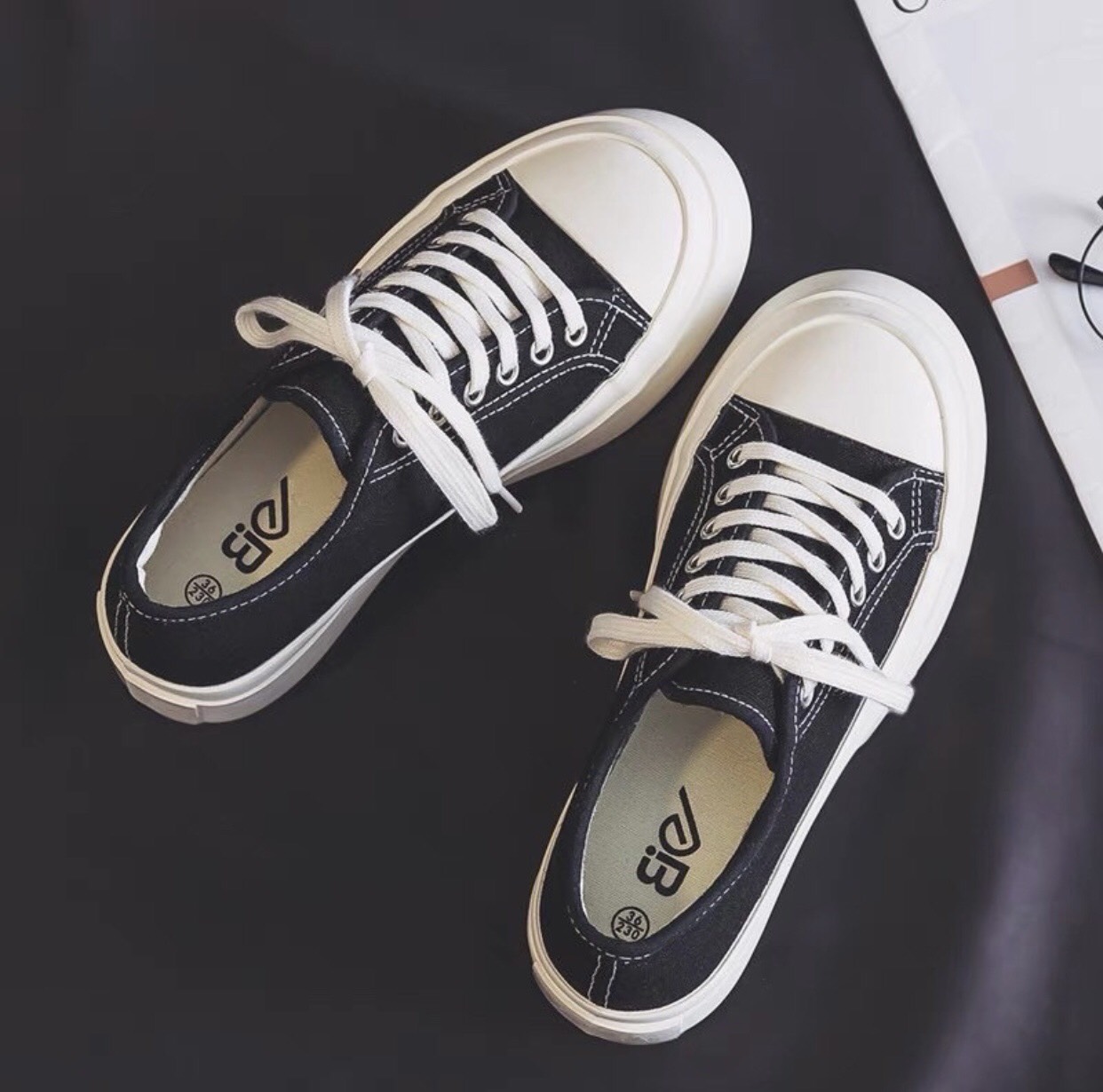 Giày sneaker nữ đế độn CV dánh trơn cột dây