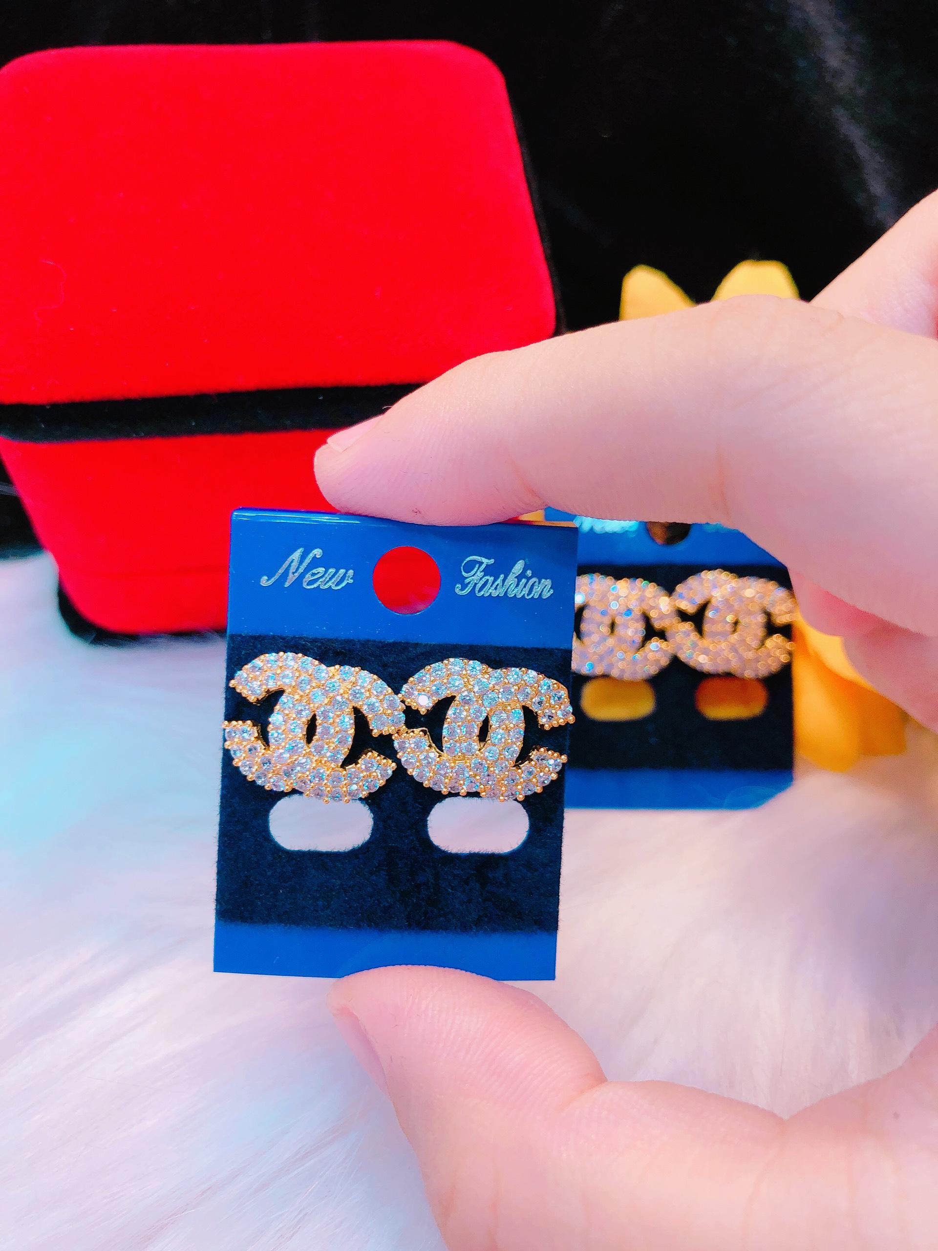 Bông tai hoa tai nữ chữ X dát pha lê lấp lánh cao cấp thiết kế thời trang Trang Sức Miga VB28081901 - đeo đi tiệc đi chơi làm công sở cực sang chảnh và quý phái