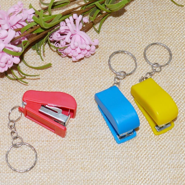 Móc khóa bấm kim mini dễ thương đa năng