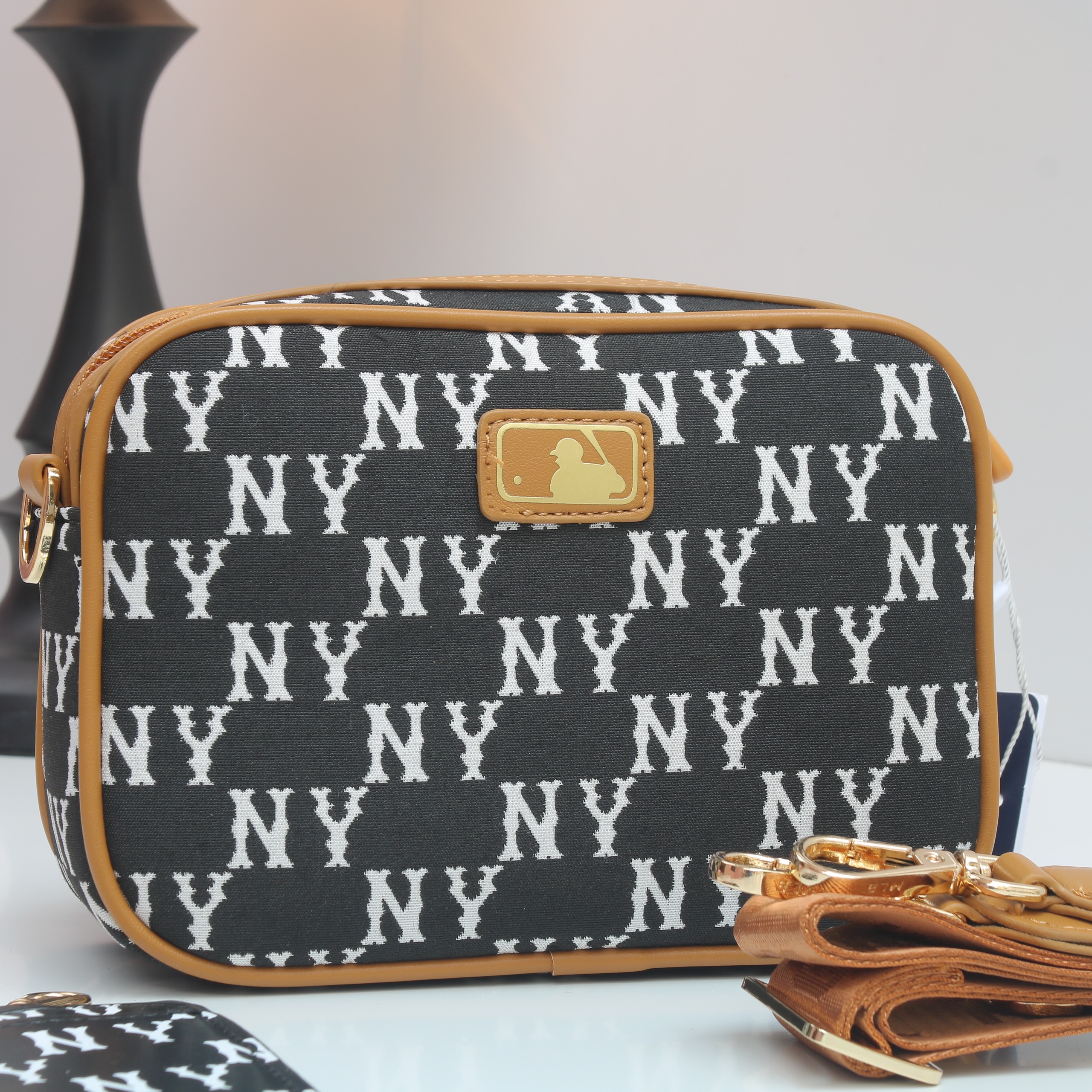 túi đeo chéo MLB. mẫu mới Size :20cm * x 16 cm