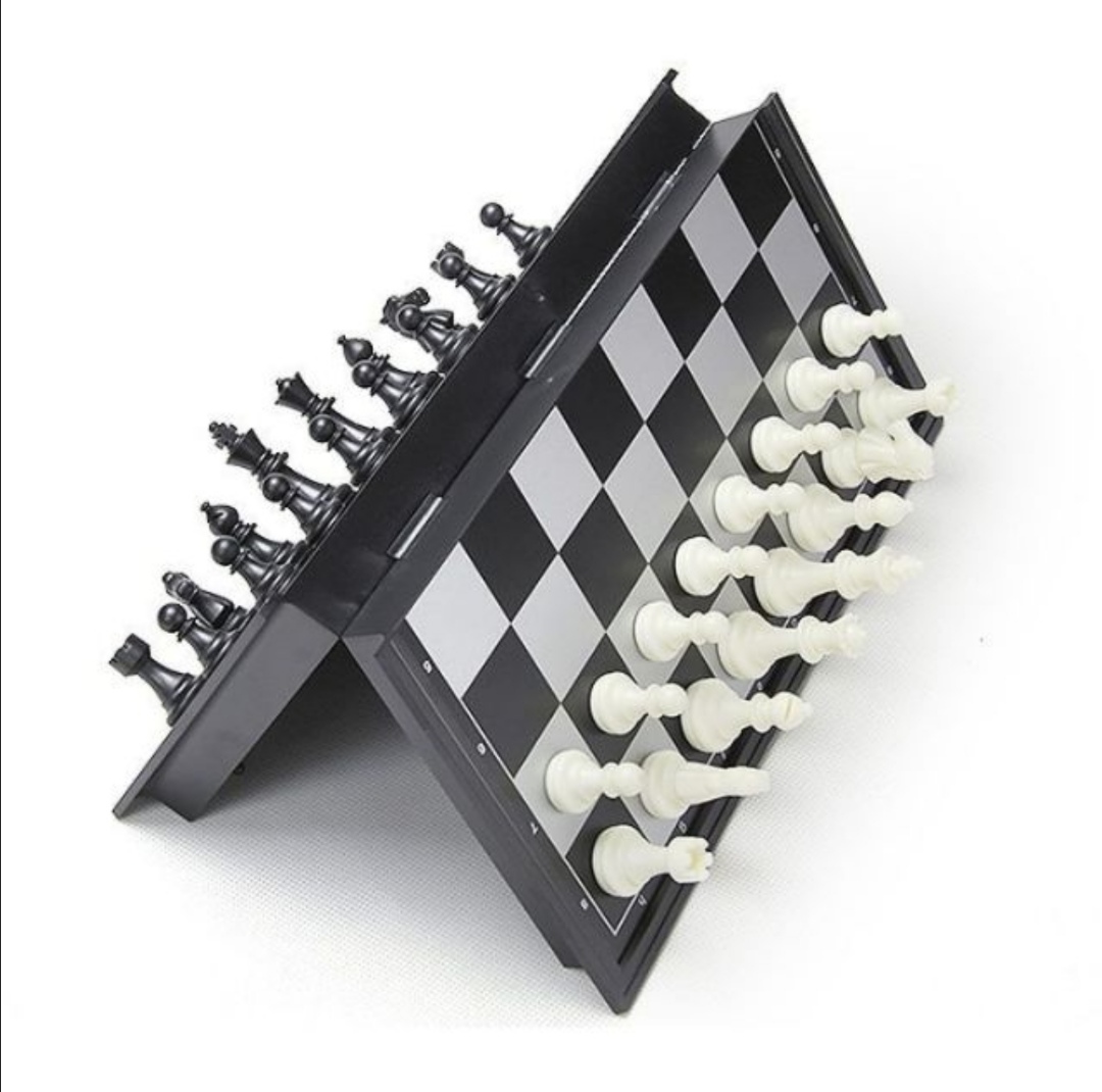 Cờ vua nam châm. Kiêm hộp đựng quân cờ. Kích thước 31x31x2,5 cm