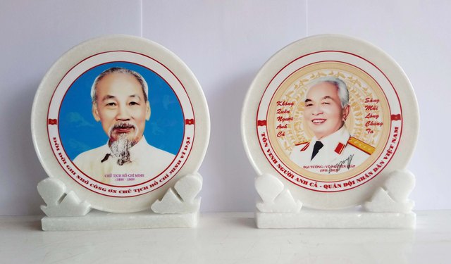 Đĩa Đá Lưu Niệm -  Ảnh Bác Hồ Chân Dung 25cm
