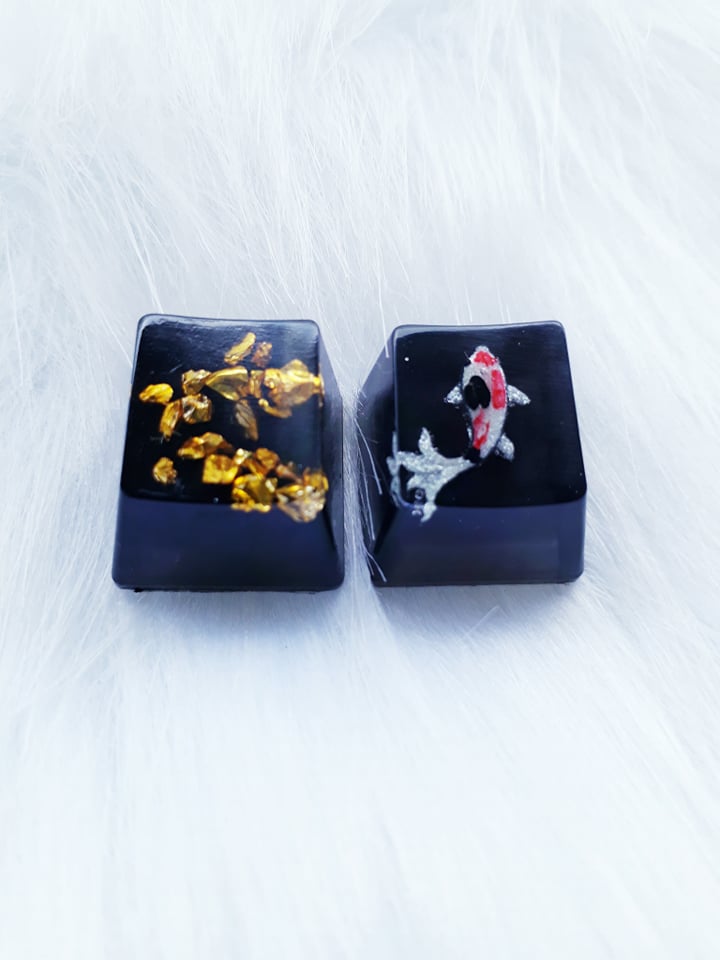 Bộ 2 keycap đá vàng và cá koi.