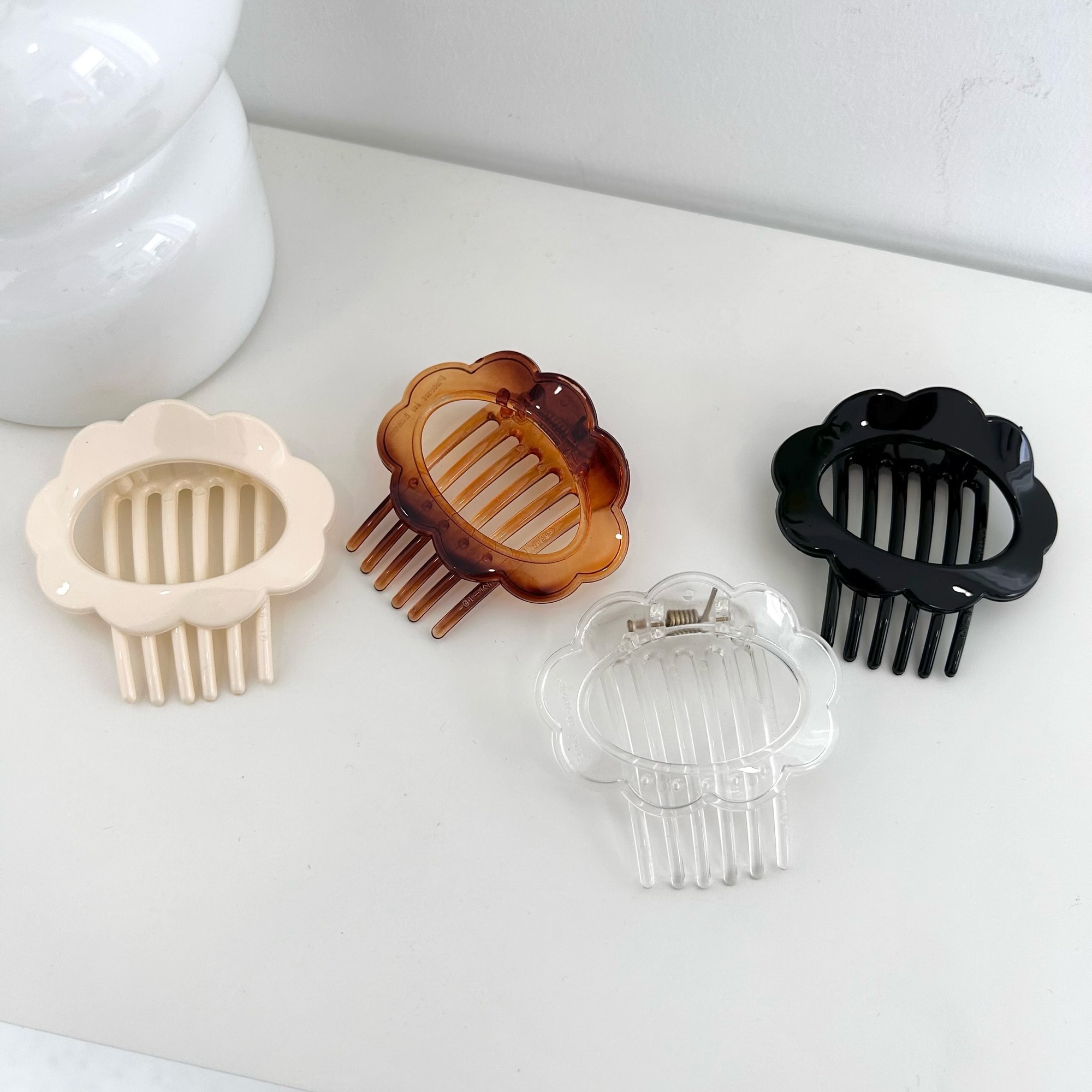 Kẹp tóc dạng xước hình hoa Modleaf Flower comb Hàn Quốc