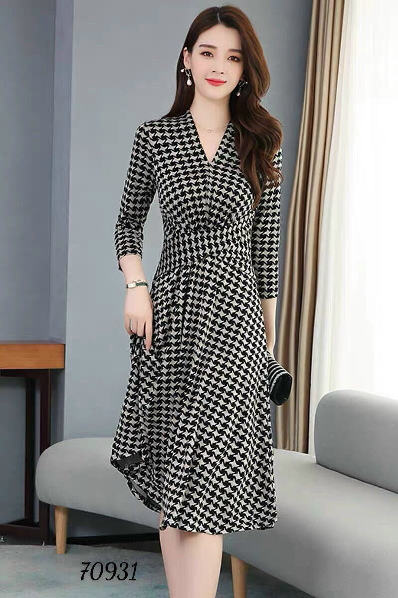 ĐẦM XÒE LỤA QUA GỐI HỌA TIẾT CỰC ĐẸP DÀNH CHO CÁC QUÝ CÔ MỚI NHẤT HIỆN NAY