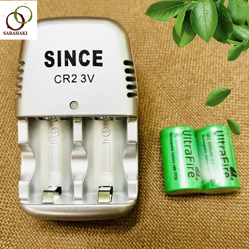 Bộ máy sạc pin CR2 kèm 2 pin sạc CR2 Ultra Fire 3V (1 máy sạc + 2 pin)