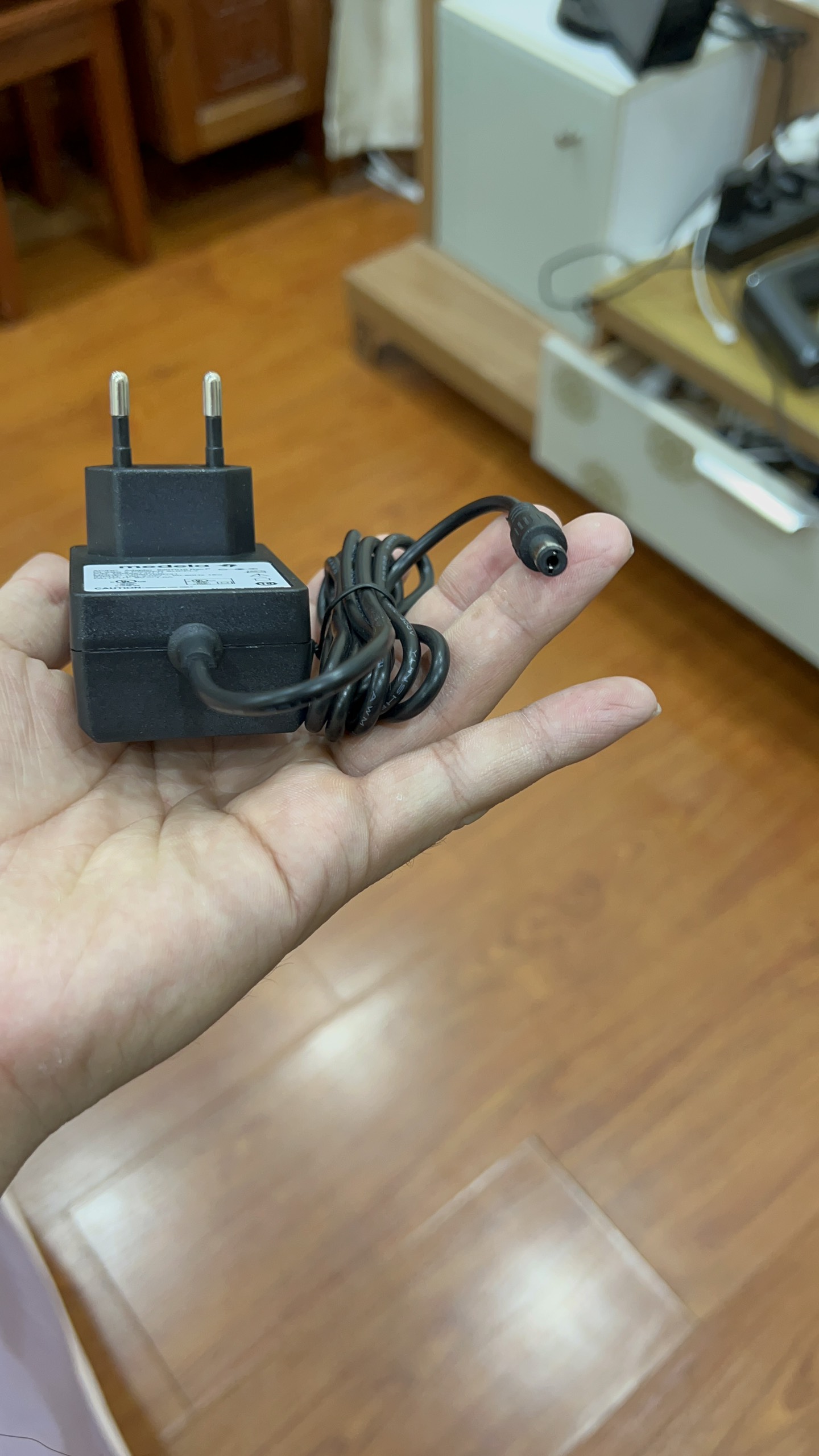 sạc 9v cho máy hút sữa Medela Pump