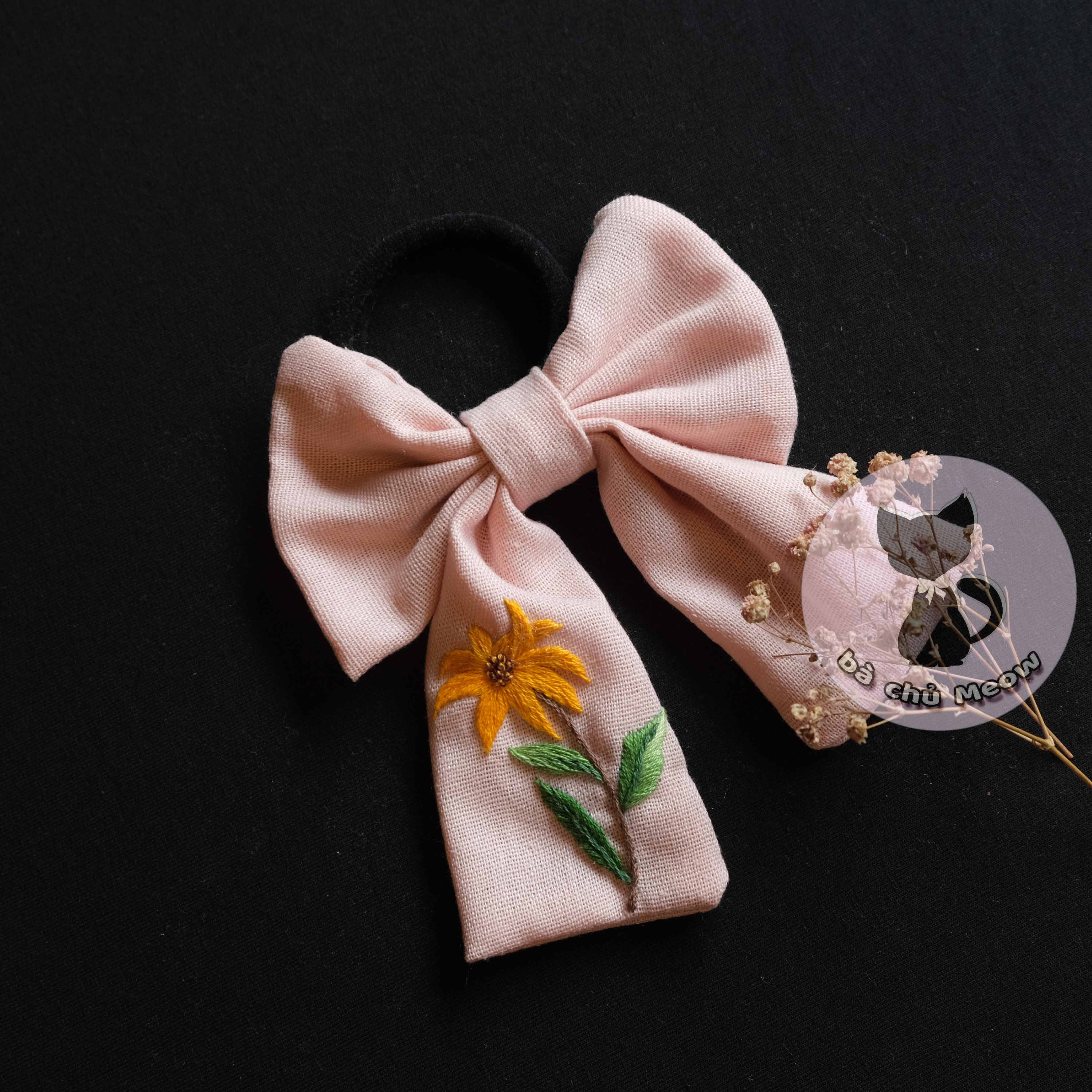 Đồ Cột Tóc Hồng- Dây Cột Tóc Thêu Tay - Scrunchies Thắt Nơ