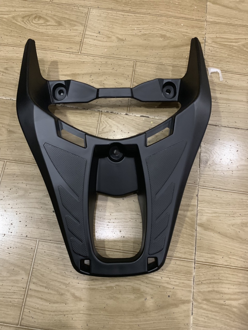 Cảng sau xe vision đời 2014 đến 2019 kiểu sh 300i màu đen nhám chất liệu nhựa