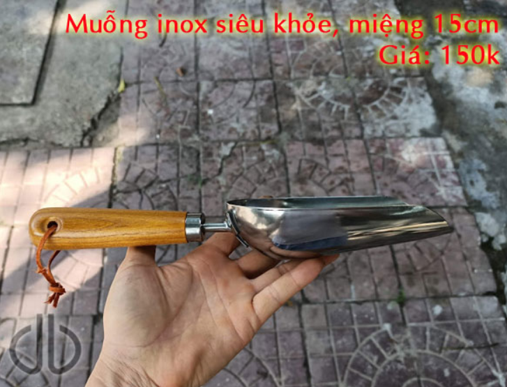 Xẻng Xúc Đất Làm Vườn Lưỡi Bằng Inox Cán Gỗ