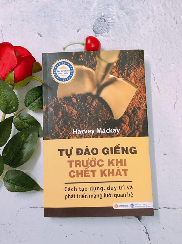 Mua Sách Tự Đào Giếng Trước Khi Chết Khát