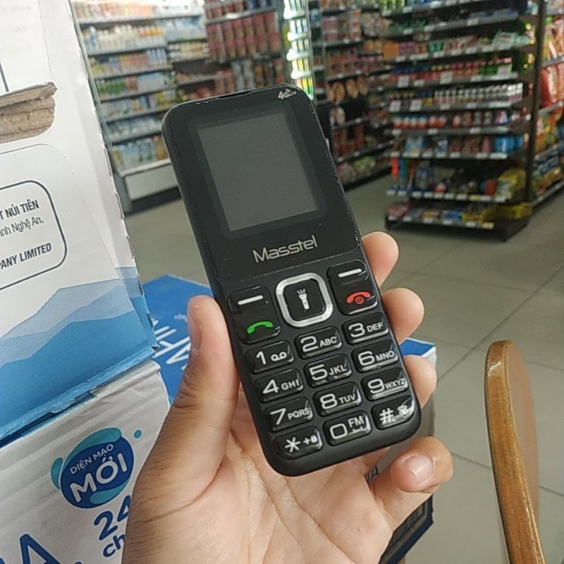 Điện thoại Masstel IZI 10 4G