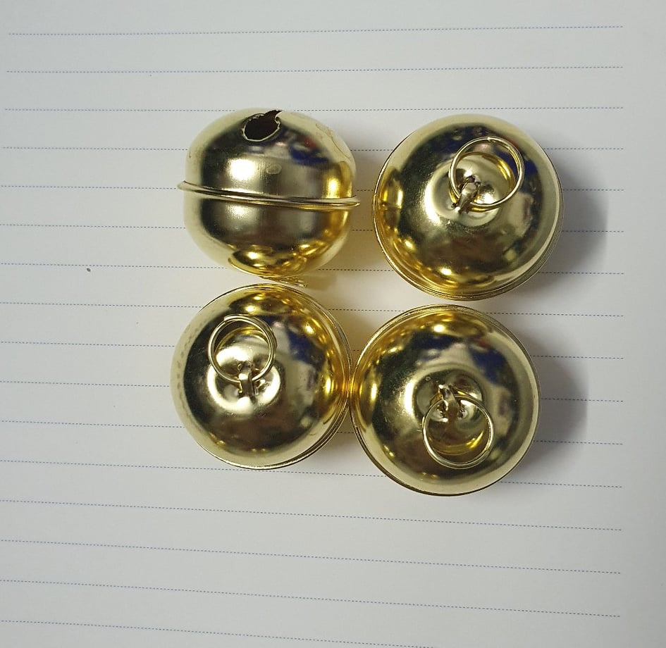 4 QUẢ  CHUÔNG ĐỒNG