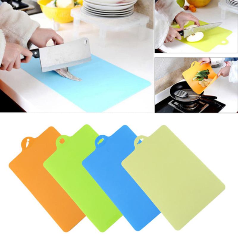 Thớt nhựa dẻo Nhật Bản (24 × 38.2 × 0.1cm) - (giao màu ngẩu nhiên )