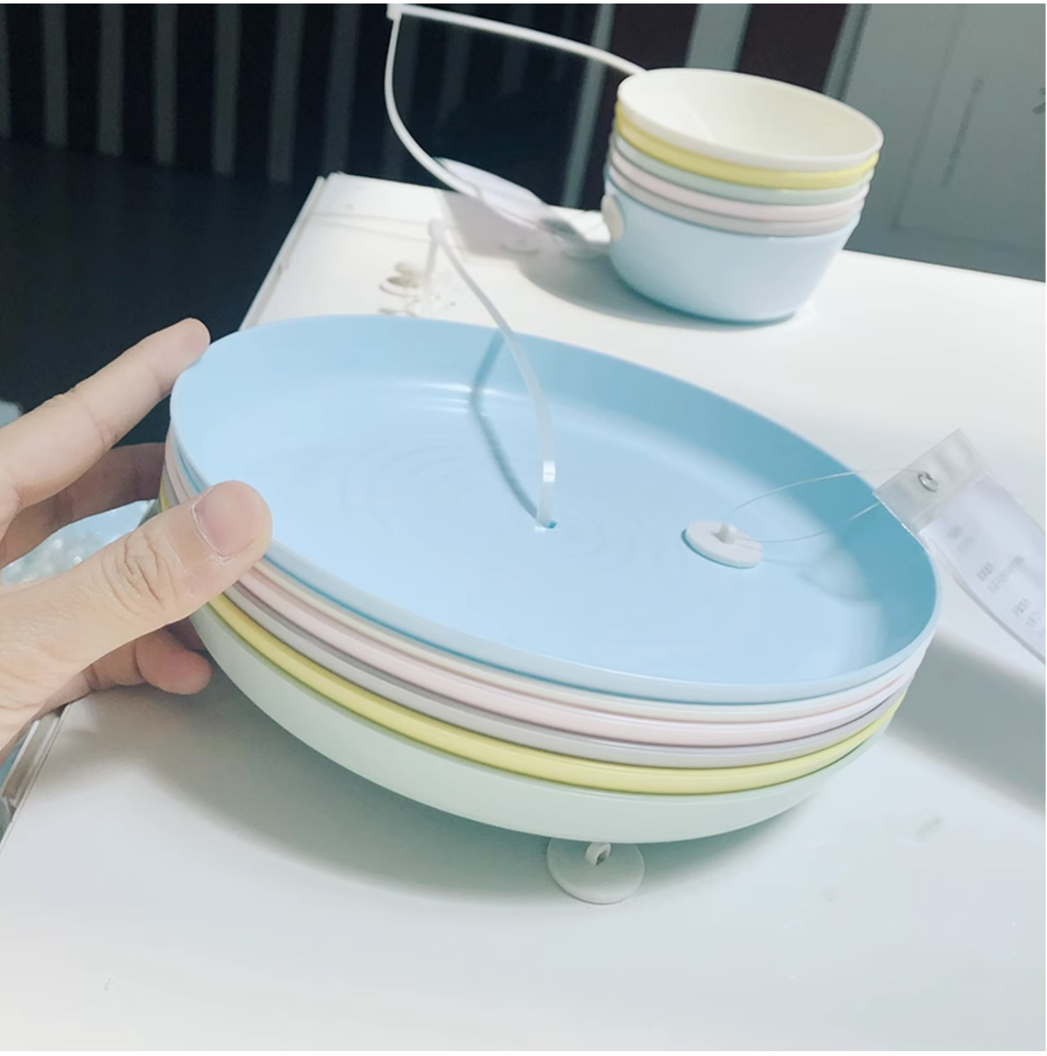 Bộ 6 đĩa nhựa ăn cho bé Kalas IKEA, thiết kế chống đổ, phù hợp cho trẻ sơ sinh và trẻ nhỏ.
