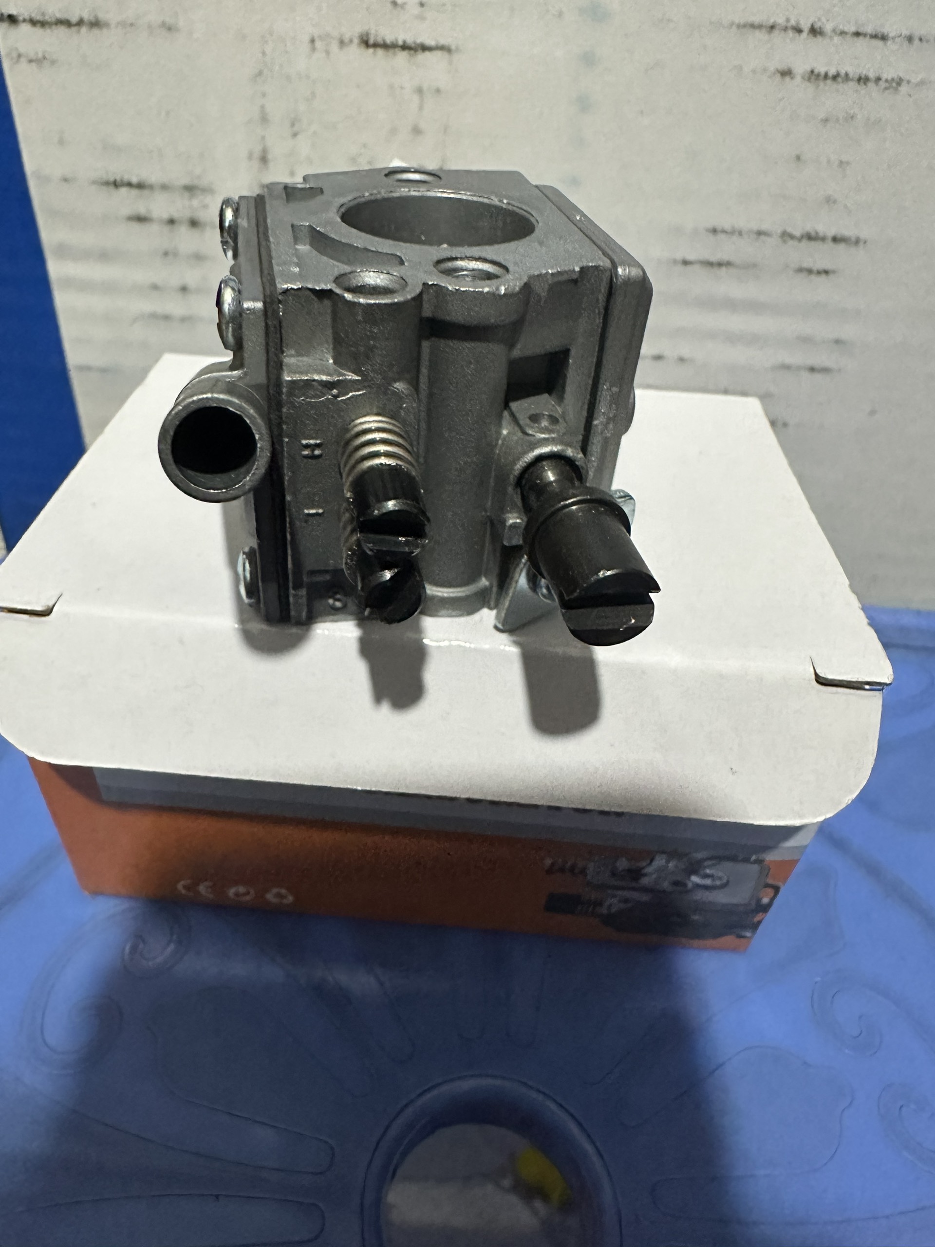 BÌNH XĂNG CON ( BỘ CHẾ HÒA KHÍ) MÁY CƯA XÍCH 381