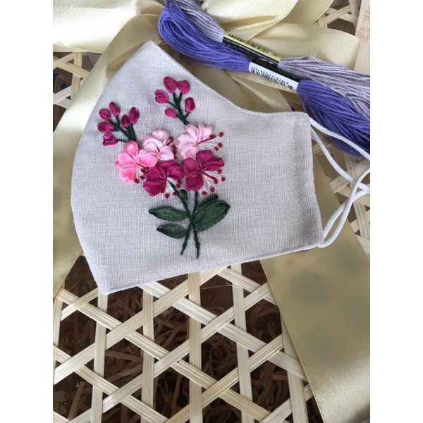khẩu trang thêu handmade(có nút điều chỉnh)