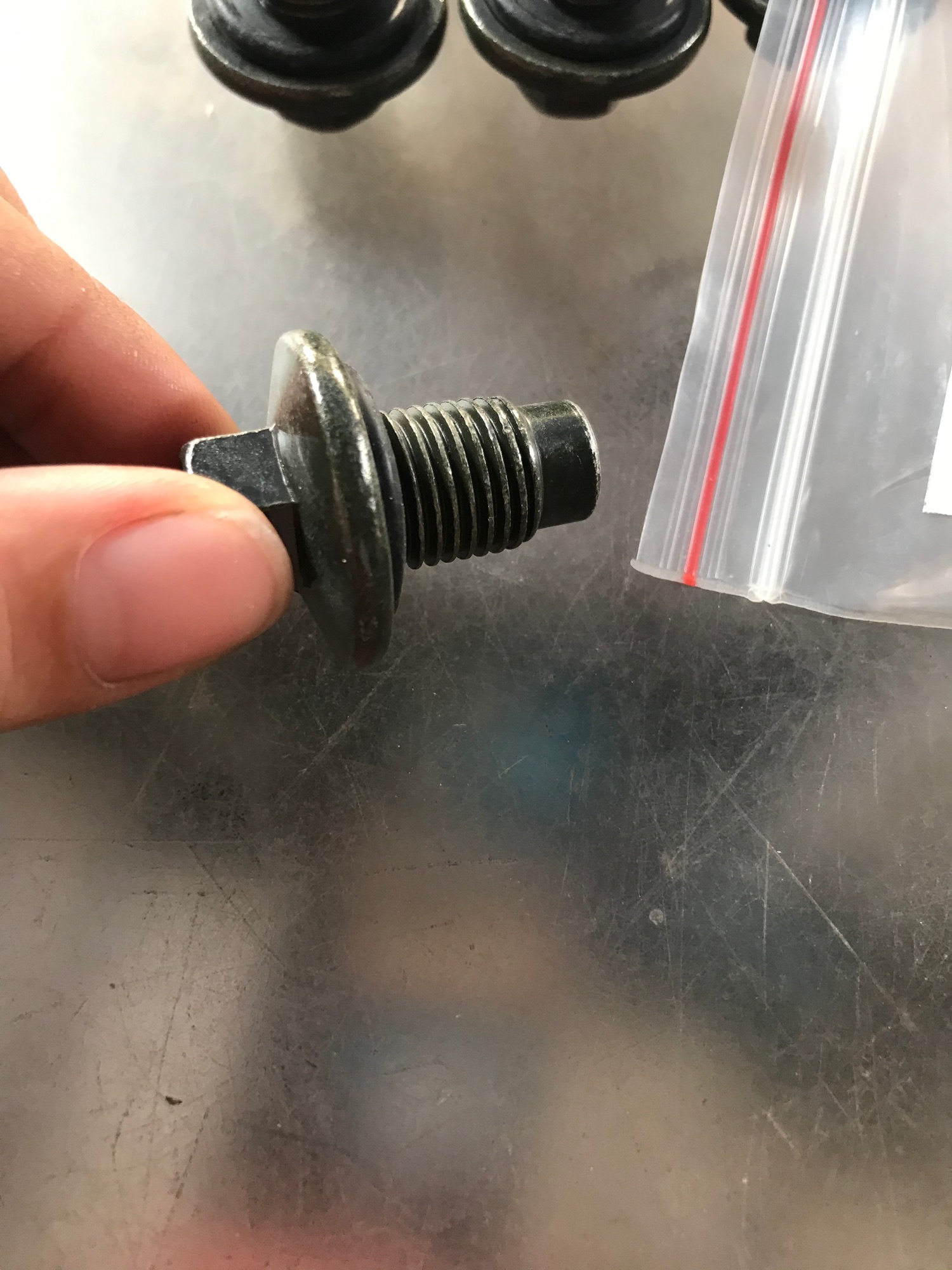[HCM]Tán Xả Nhớt (Ốc Xả Nhớt) Ford Transit