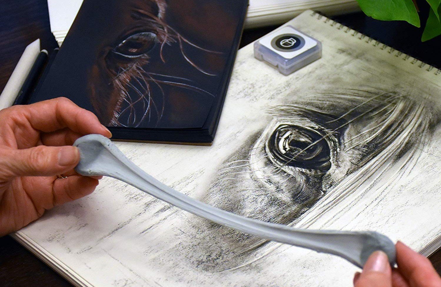 Gôm đất sét Prismacolor Premier Kneaded Eraser
