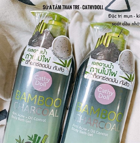 Sữa tắm than tre BAMBOO CHARCOAL 500ml Thái Lan