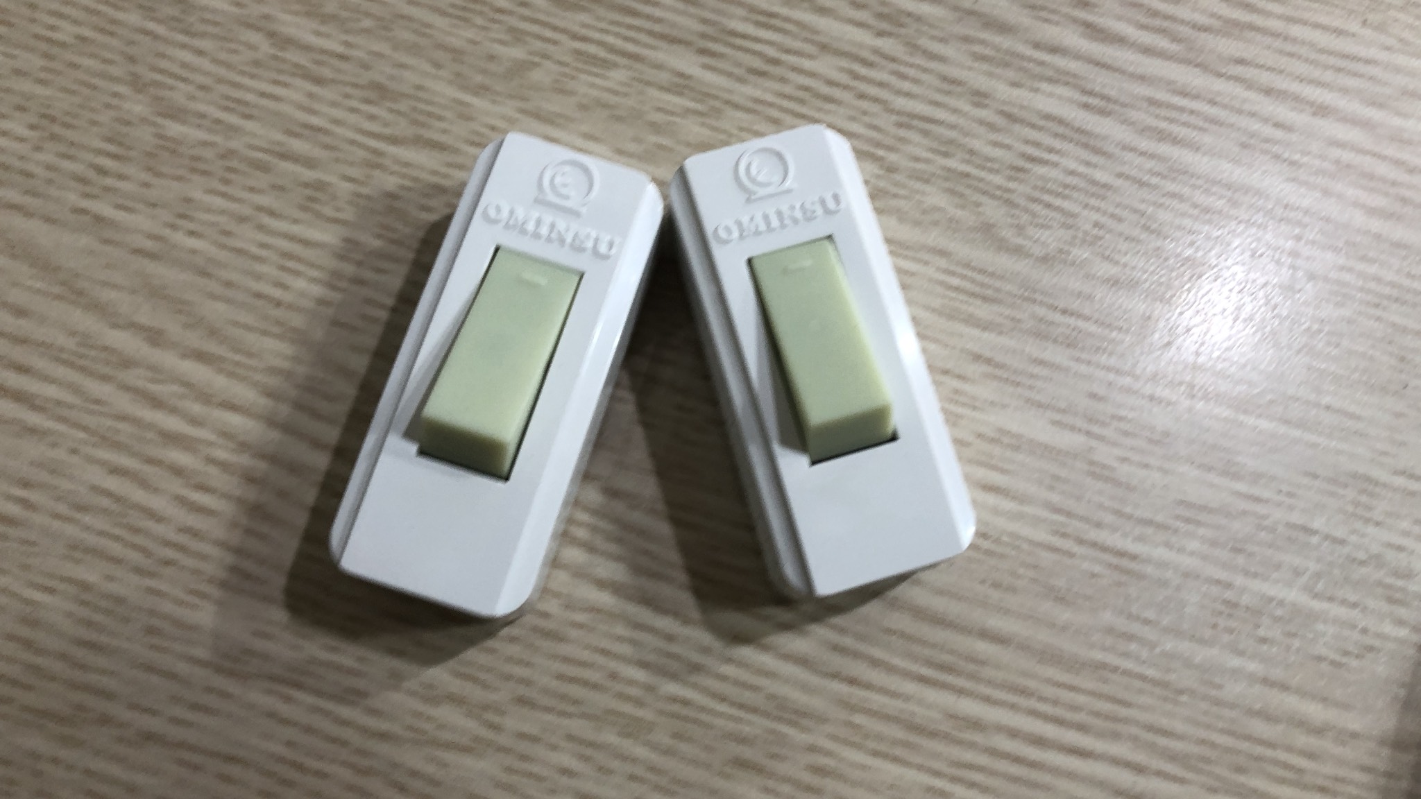 Công Tắc Quả Nhót