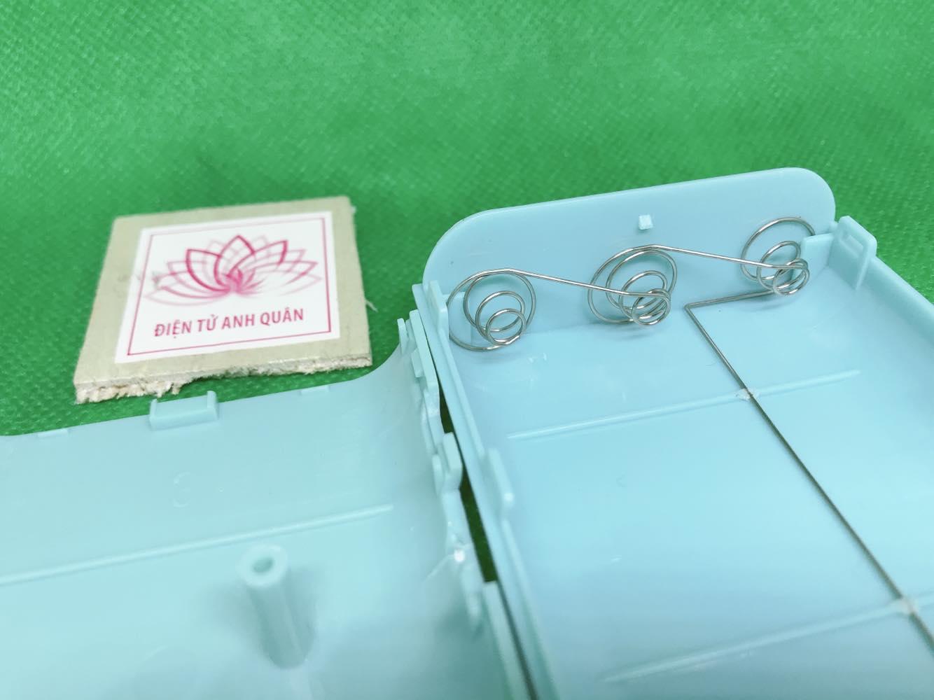 Box sạc dự phòng 5 cell AQ5 có chức năng đèn pin ( phiên bản không có pin ).