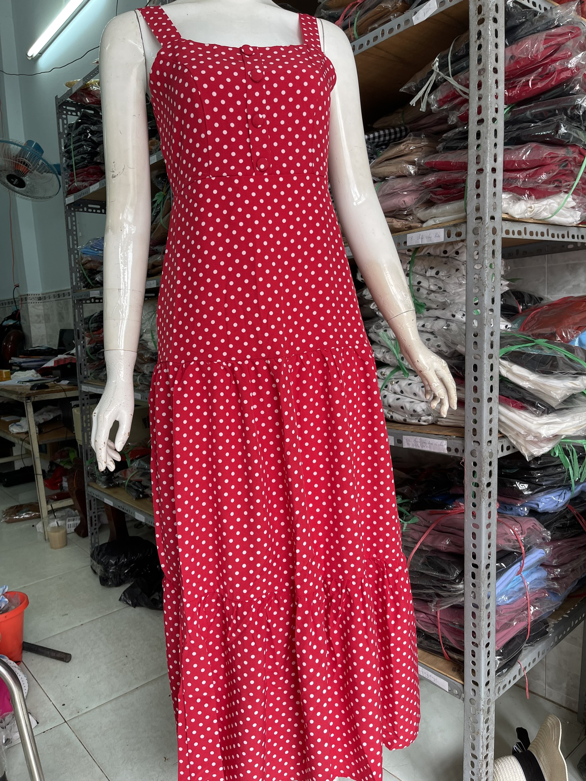 Đầm maxi chấm bi hai dây kết nút nhiều màu