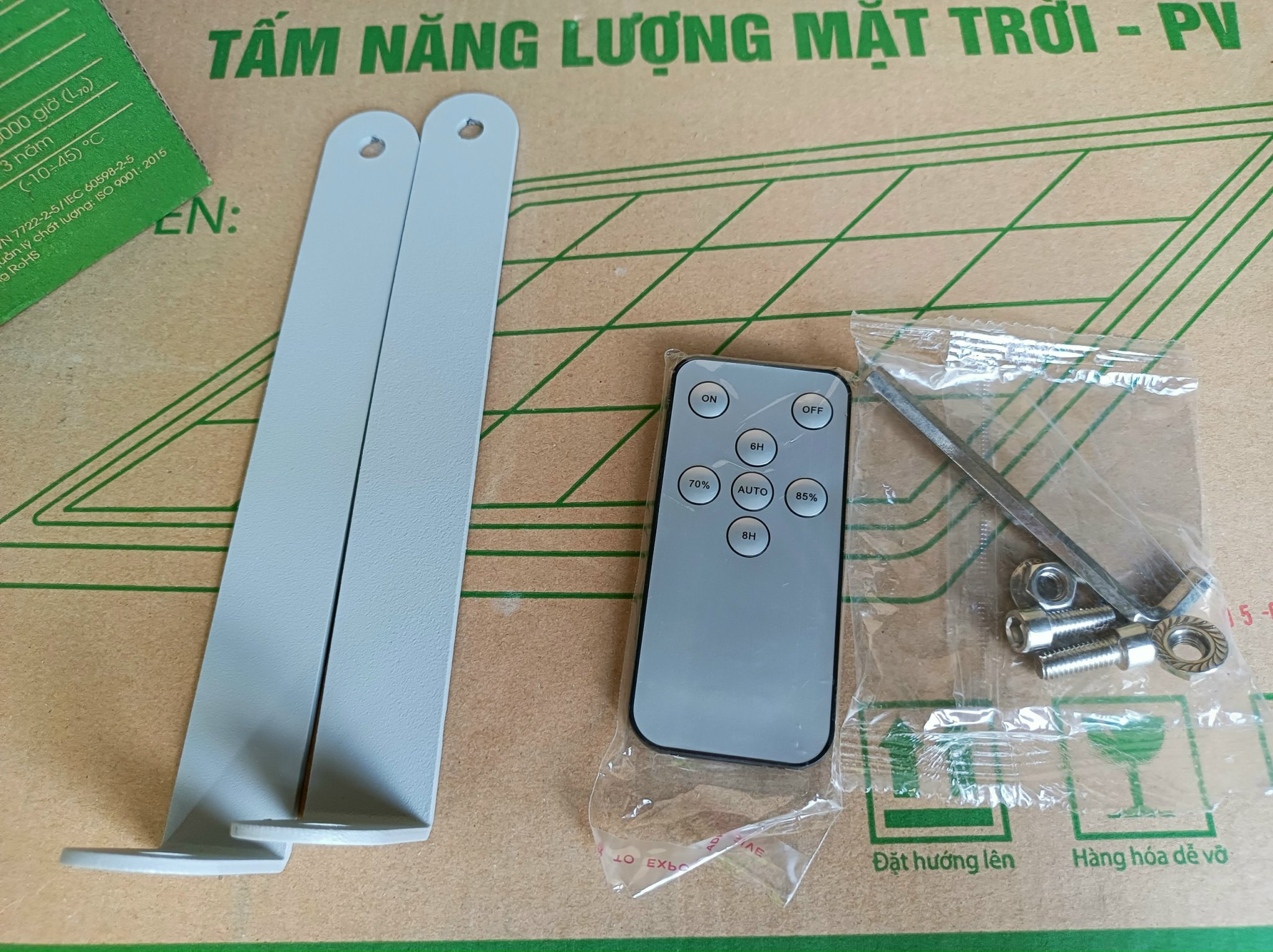 ĐÈN led CHIẾU PHA NĂNG LƯỢNG MẶT TRỜI 30W RẠNG ĐÔNG