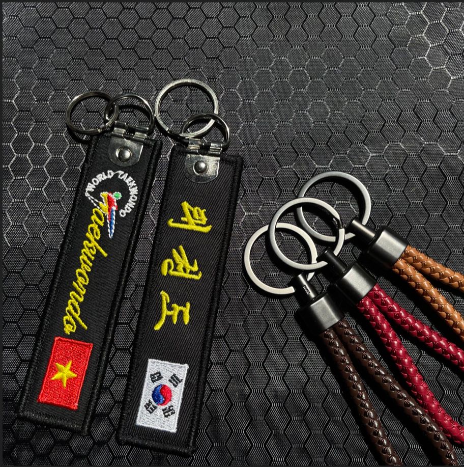 [HCM]{Móc khóa Vải Taekwondo}  Thêu 2 mặt  ailaikit