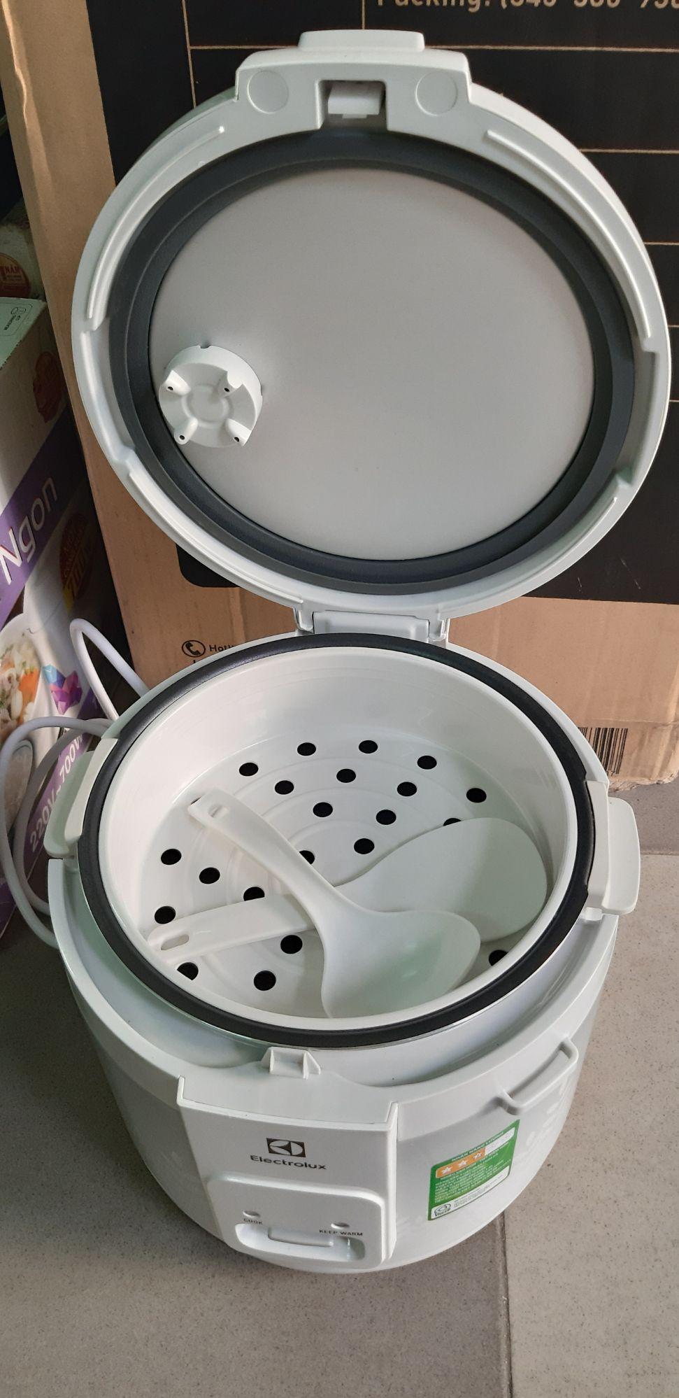 Nồi cơm điện Electrolux 1.8 lít ERC3305- hàng trưng bày