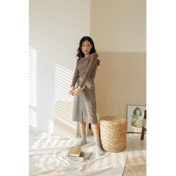 Chân váy midi xẻ giữa trước - MOMOCO