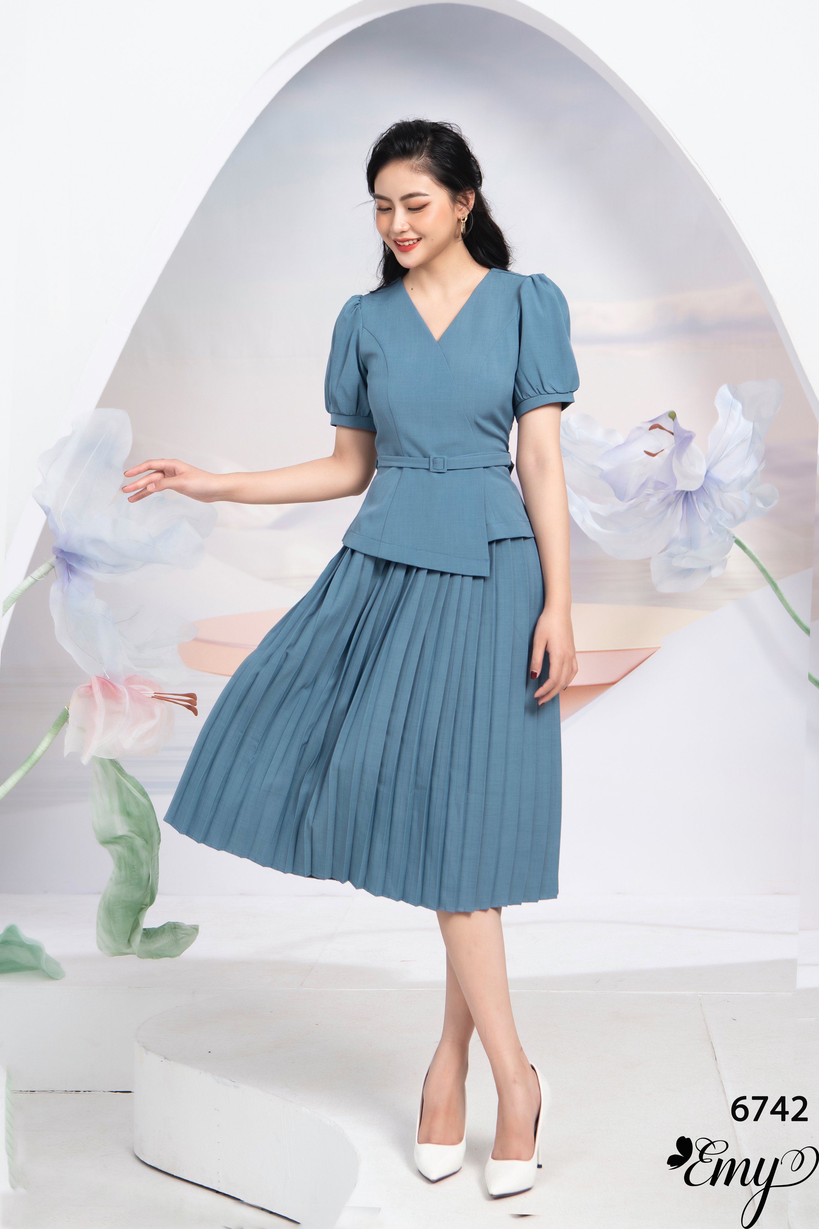 EMY EM6742 Set Váy Dập Ply Áo Rời