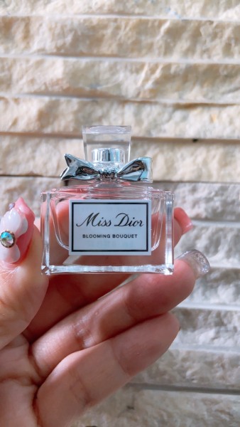 Nước hoa Mini Dior Miss Dior Blooming Bouquet edt 5ml ( Nữ )