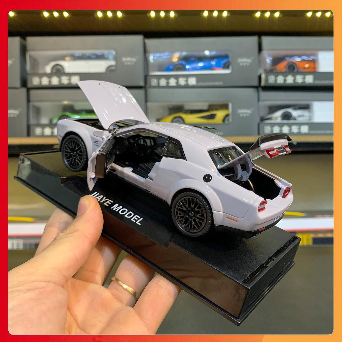 Mô hình xe Dodge Challenger SRT Hellcat 2023 tỉ lệ 1:32 Double Horses
