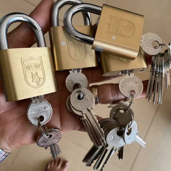 Combo 3 ổ khoá việt tiệp dùng chung 1 chìa chủ và sao chép 30 chìa ( loại 5 phân khoá bấm )