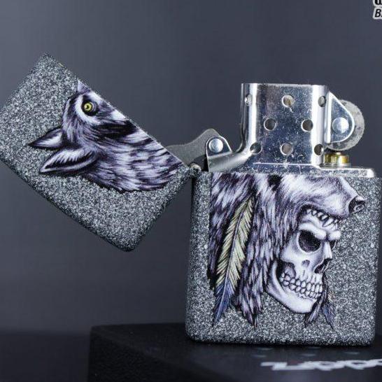 Zippo 29863 - Zippo Wolf Skull Feather Design Iron Stone