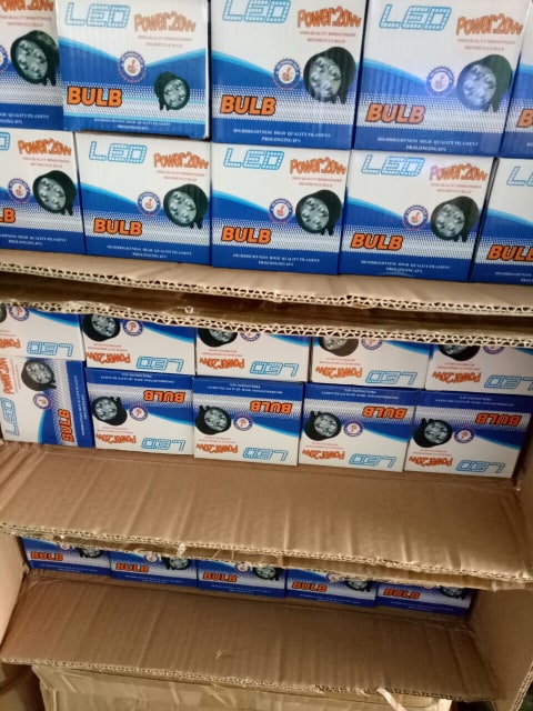 đèn trợ sáng l4 3 chế độ.