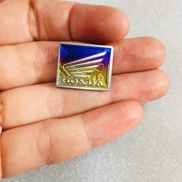 Miếng Tem TITAN Logo Honda trang trí xe máy