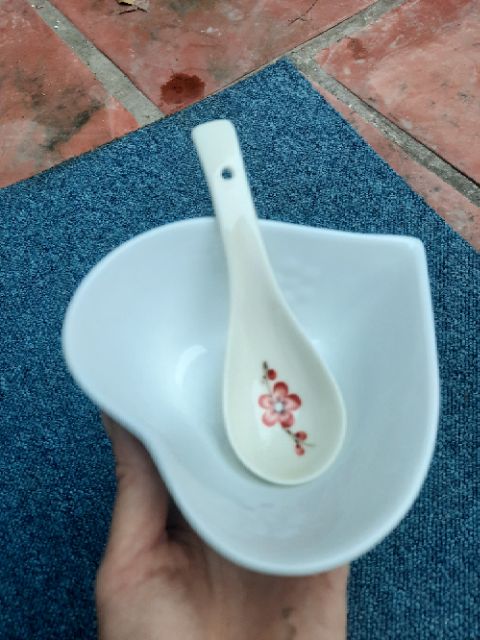 Thìa sứ men kem vẽ hoa đào Bát tràng