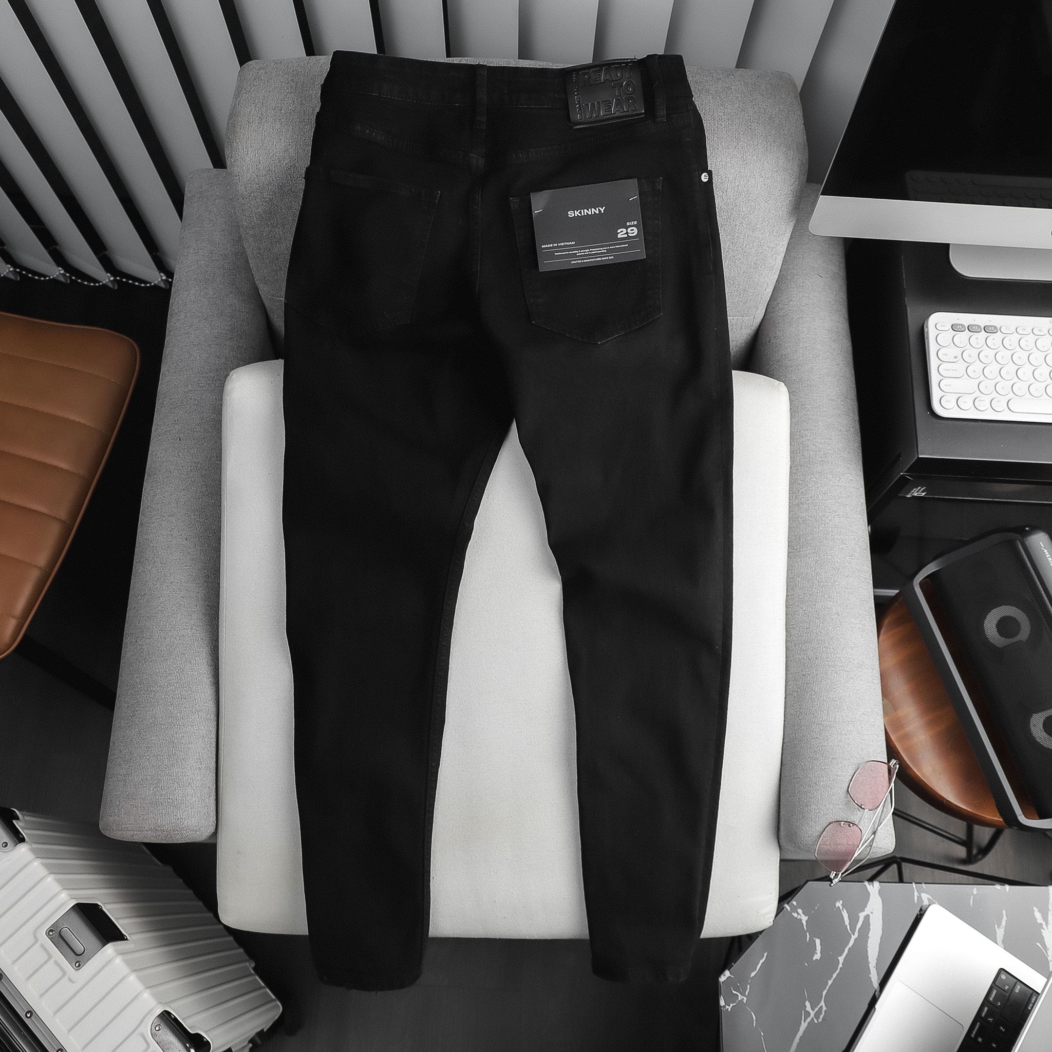 Quần Jean Skinny Light Cut Black