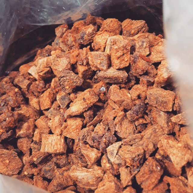 KHÔ BÒ VIÊN THƯỢNG HẠNG Thịt khô bò dạng viên là sản phẩm chất lượng với thành phần thịt bò tươi nguyên chất được tẩm gia vị, không chất bảo quản và không hóa chất độc hại.