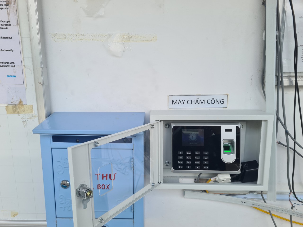 Máy chấm công vân tay Ronald jack T8A , sử dụng đơn giản dể cài đặt, phù hợp cho văn phòng và nhiều công ty