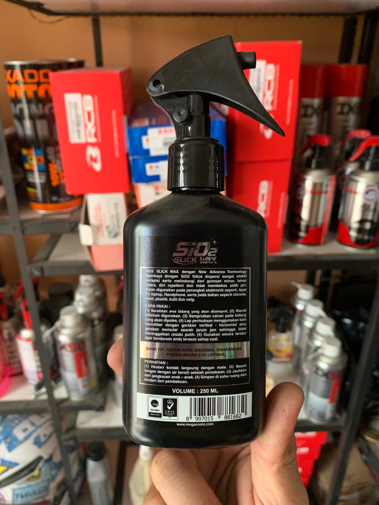 [HCM]Dưỡng nhựa bóng megacools 250ml