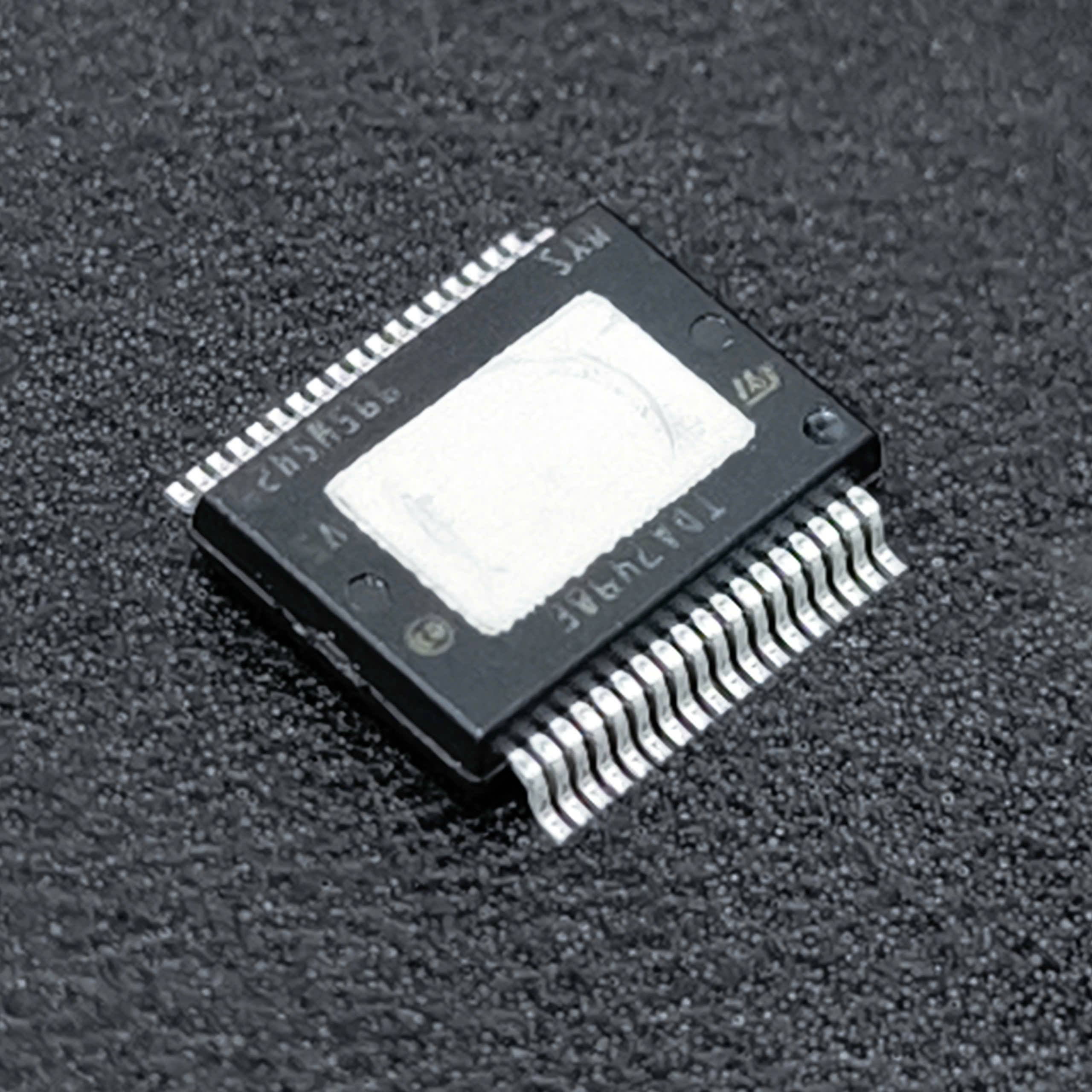 TDA7498 TDA7498ETR TDA7498E IC khuếch đại Class D SSOP-36