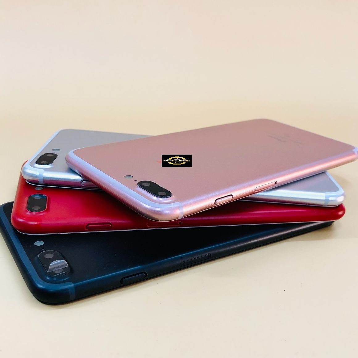 MÔ HÌNH TRƯNG BÀY ĐIỆN THOẠI 7PLUS ( màu trắng, đen, hồng , đỏ, vàng )