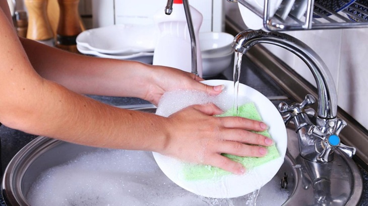 Nước Rửa Chén Bát 3,8 Lít Thái lan Tinh Dầu Quế FILY