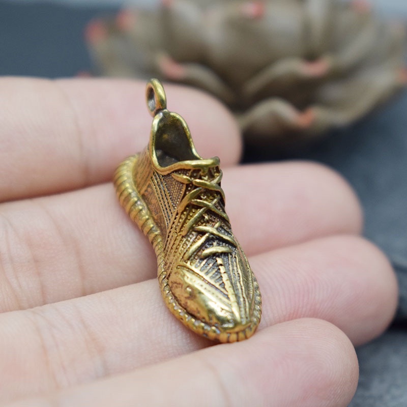 Móc khoá đồng phong thuỷ hình đôi giày